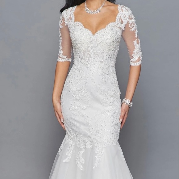 Dresses & Skirts - New!White wedding dress size between 8-10